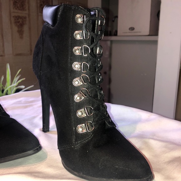 Cute goth heels - Picture 2 of 4